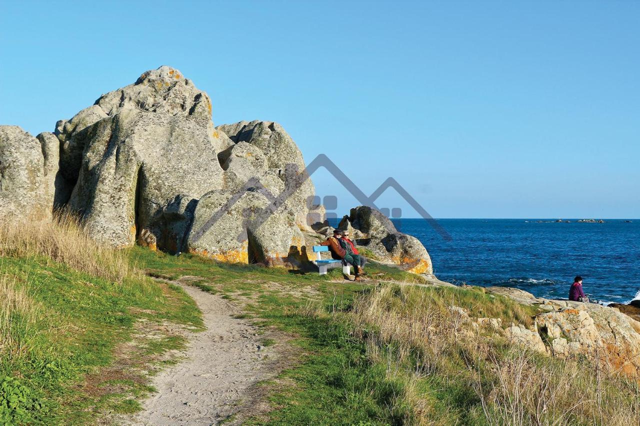 Souvenir Du Guil: Seaside Cottage with Garden in Guilvinec Exterior photo