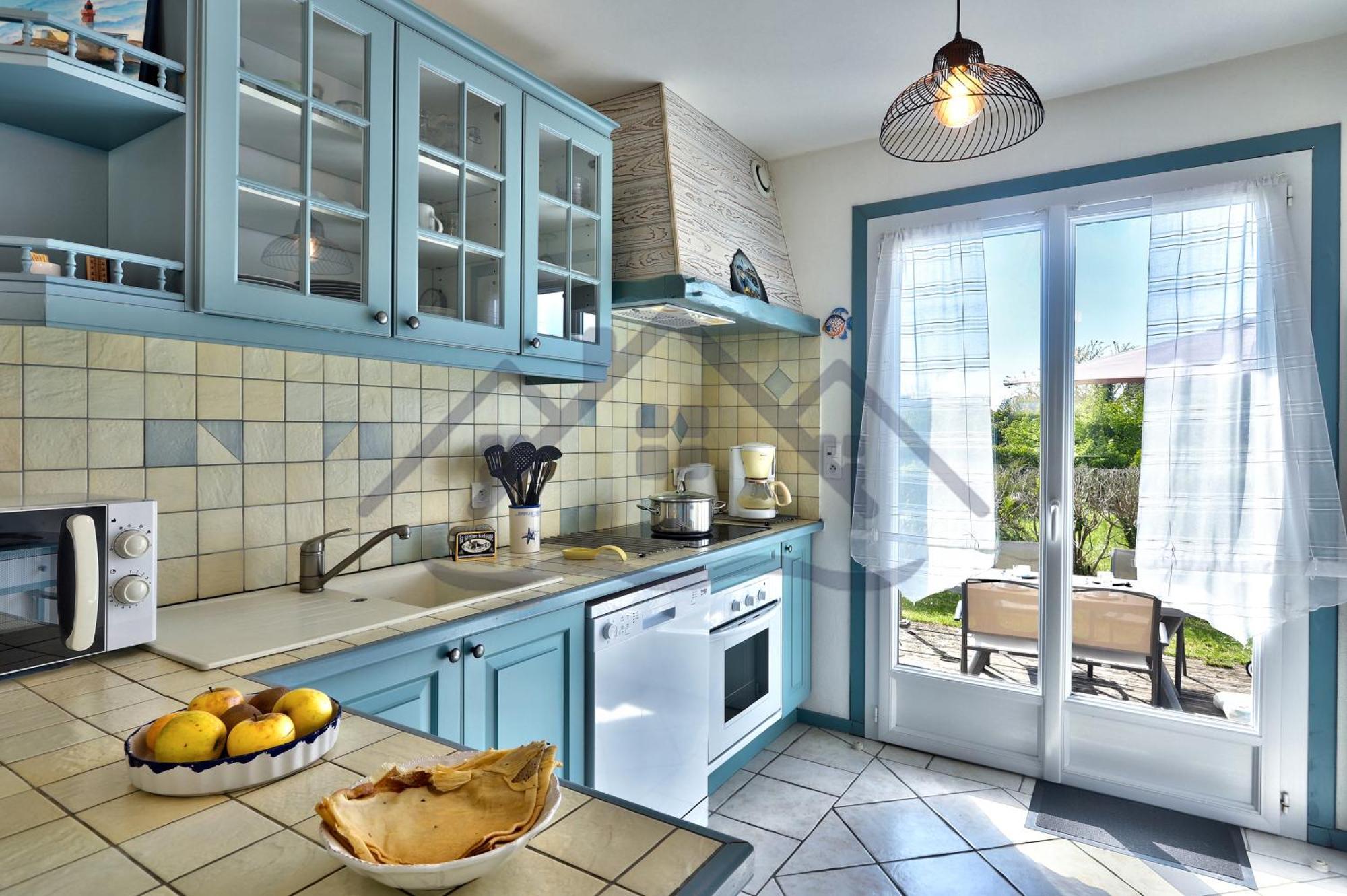 Souvenir Du Guil: Seaside Cottage with Garden in Guilvinec Exterior photo