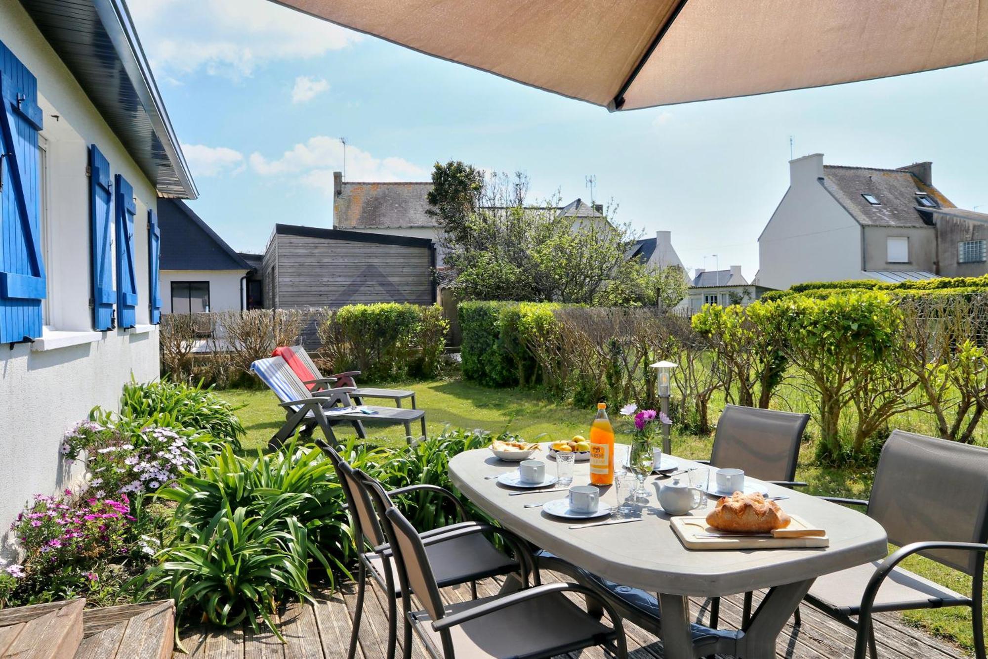 Souvenir Du Guil: Seaside Cottage with Garden in Guilvinec Exterior photo